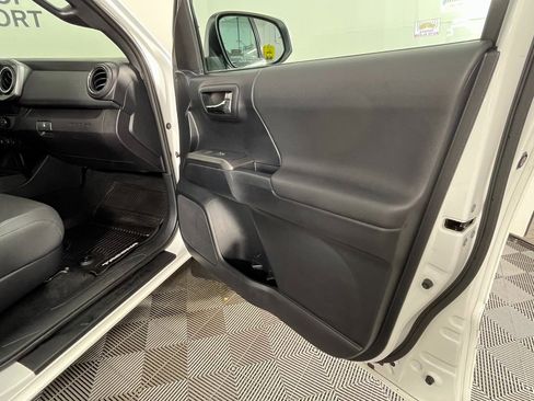 Used 2019 Toyota Tacoma TRD Off-Road image 23