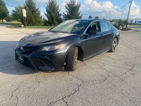 Used 2019 Toyota Camry SE FWD image 3