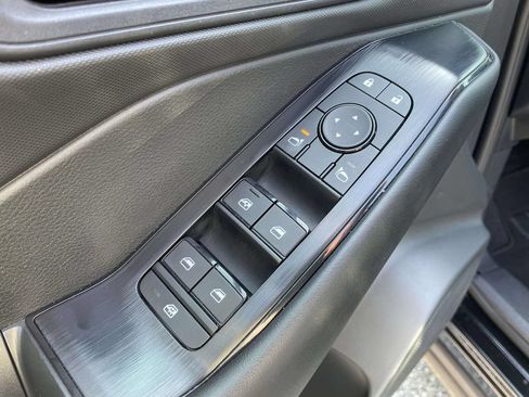 Used 2025 Nissan Rogue S FWD image 17