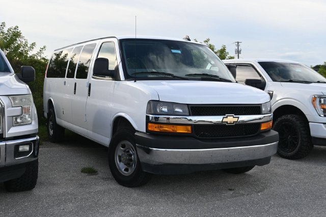 Used 2025 Chevrolet Express 3500 LT w/ LT Preferred Equipment Group RWD image 2