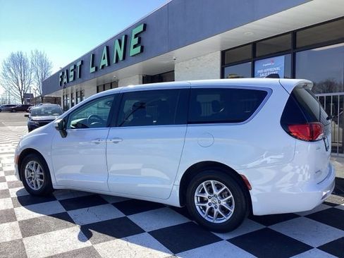 Used 2023 Chrysler Voyager LX FWD image 6