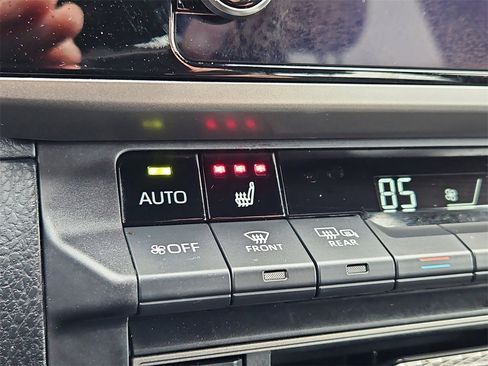 Used 2025 Toyota Camry SE w/ Convenience Package image 19