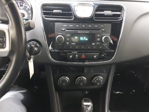 Used 2014 Chrysler 200 Limited image 21