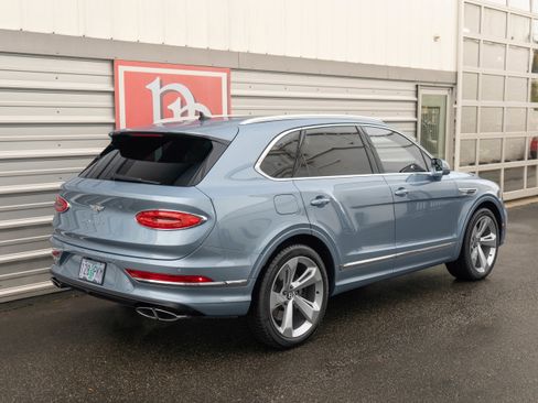 Used 2023 Bentley Bentayga image 48