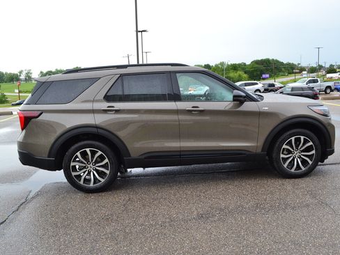 New 2026 Ford Explorer ST-Line AWD/4WD image 4