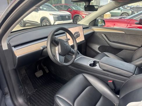 Used 2022 Tesla Model Y Long Range AWD/4WD image 4