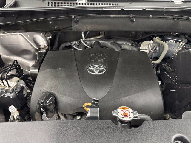 Used 2018 Toyota Highlander XLE AWD/4WD image 40