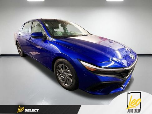 Used 2024 Hyundai Elantra SEL FWD image 2