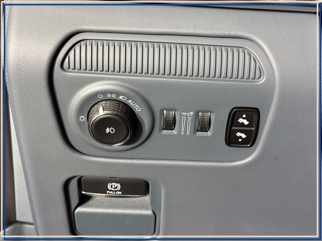 Used 2024 Jeep Grand Wagoneer Series III w/ Rear Seat Video Group 1 AWD/4WD image 14