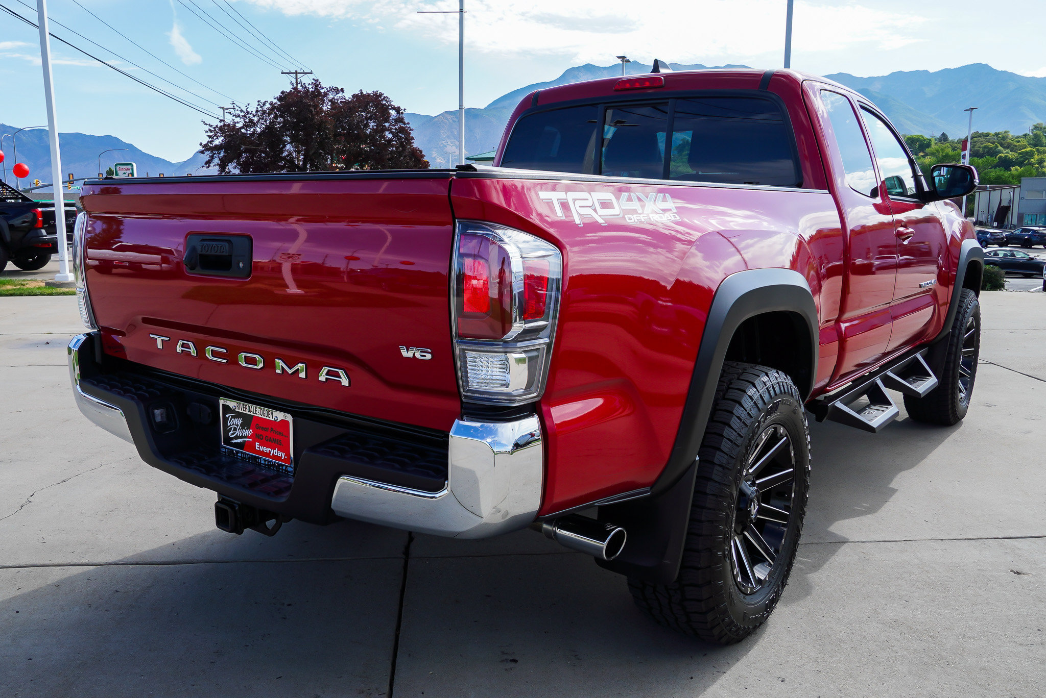 Certified 2022 Toyota Tacoma TRD Off-Road AWD/4WD image 8
