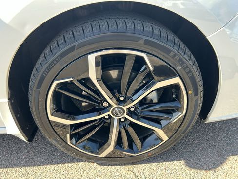 Used 2024 Nissan Altima 2.5 SR FWD image 9