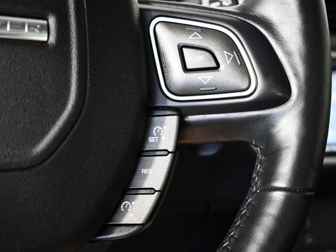 Used 2019 Land Rover Range Rover Evoque SE Premium image 34