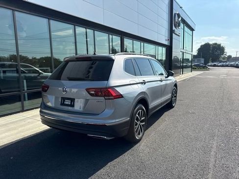 Used 2021 Volkswagen Tiguan SE w/ Panoramic Sunroof Package AWD/4WD image 3