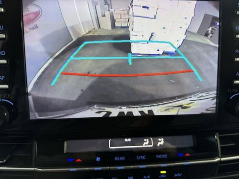 Used 2022 Toyota Sienna LE image 37