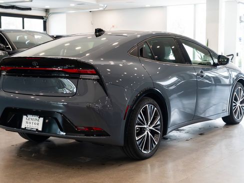 Used 2024 Toyota Prius XLE image 4