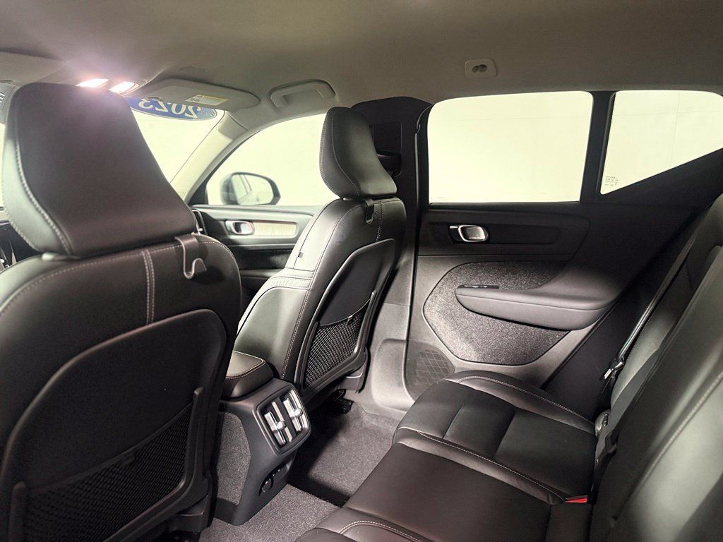 Used 2023 Volvo XC40 B5 Core w/ Convenience Package AWD/4WD image 23