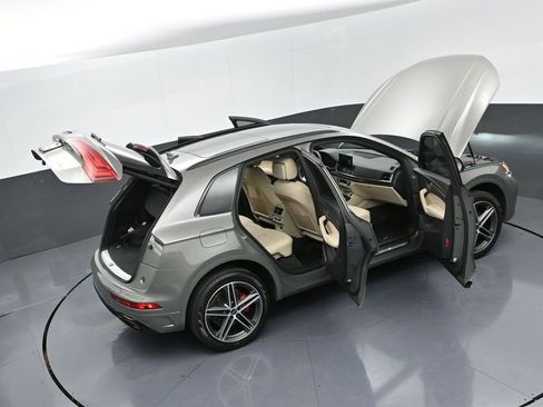 Used 2024 Audi Q5 e Premium Plus w/ Premium Plus Package image 54