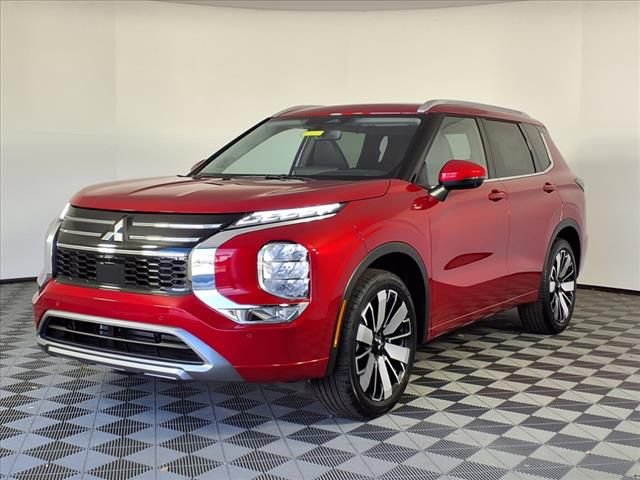 Used 2025 Mitsubishi Outlander SEL FWD image 3