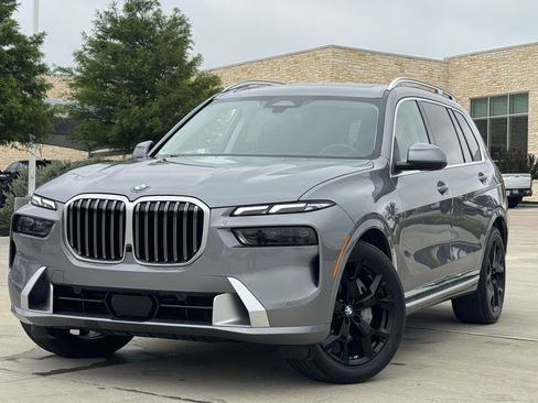 Used 2025 BMW X7 xDrive40i AWD/4WD image 2