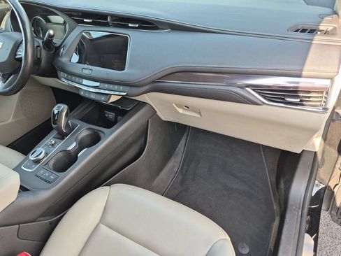 Used 2019 Cadillac XT4 Luxury w/ Cold Weather Package FWD image 20