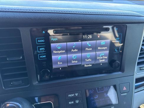 Used 2016 Toyota Sienna XLE Premium image 26