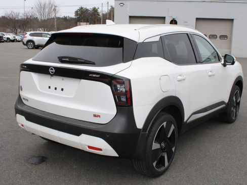 New 2025 Nissan Kicks SR FWD image 4