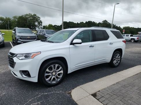 Used 2019 Chevrolet Traverse Premier w/ Driver Confidence II Package image 3