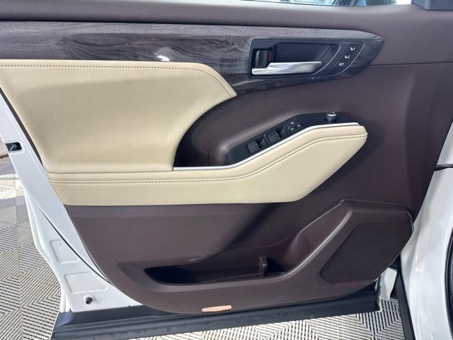 Used 2020 Toyota Highlander Limited AWD/4WD image 14