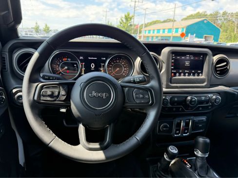 Used 2021 Jeep Wrangler Sport AWD/4WD image 17