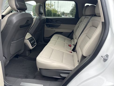 Used 2025 Lincoln Nautilus Reserve AWD/4WD image 8