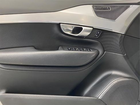 Used 2018 Volvo XC90 T6 Momentum w/ Convenience Package image 9