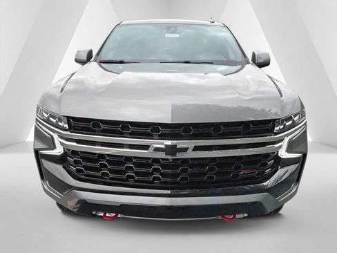 Used 2022 Chevrolet Suburban Z71 w/ Luxury Package AWD/4WD image 2