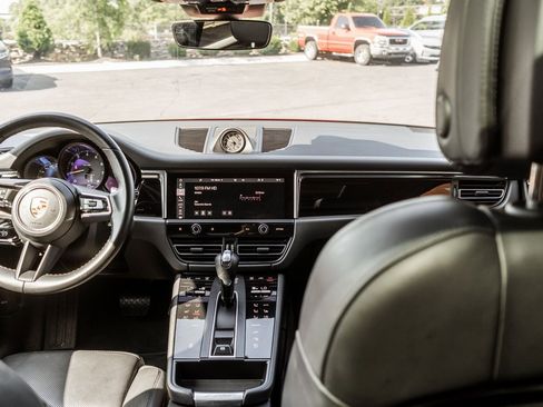 Used 2023 Porsche Macan image 7