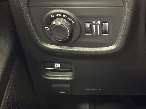 Used 2024 Jeep Grand Cherokee Altitude image 25