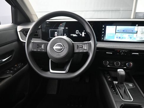 Used 2025 Nissan Kicks SV w/ SV Premium Package image 12