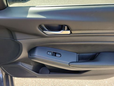 Used 2024 Nissan Altima 2.5 SV image 10