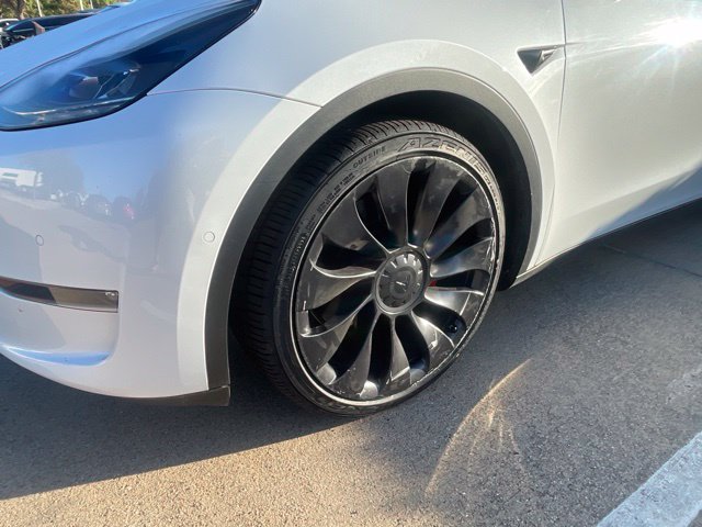 Used 2022 Tesla Model Y Performance AWD/4WD image 2