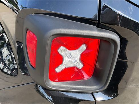 Used 2022 Jeep Renegade Trailhawk AWD/4WD image 28