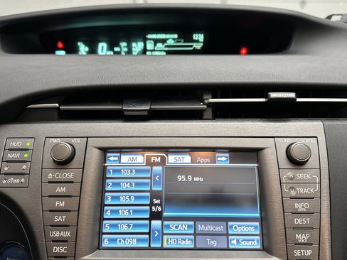 Used 2015 Toyota Prius Four image 29