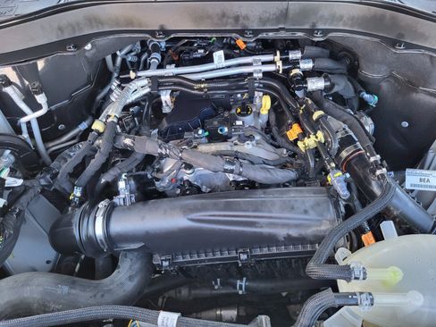 Certified 2025 Ford Explorer Active image 33