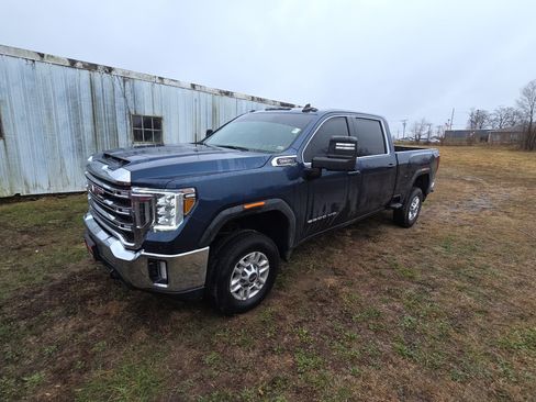 Used 2021 GMC Sierra 2500 SLE w/ SLE Value Package; image 3