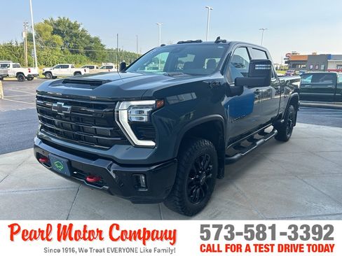 Used 2025 Chevrolet Silverado 2500 LTZ w/ LTZ Plus Package AWD/4WD image 7