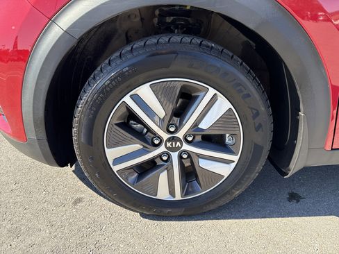 Certified 2020 Kia Niro LXS image 11