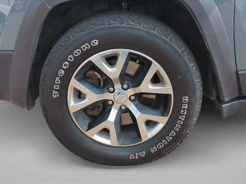 Used 2014 Jeep Cherokee Trailhawk w/ Comfort/Convenience Group AWD/4WD image 23