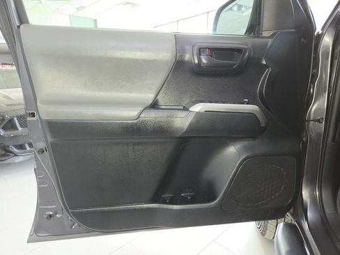 Used 2017 Toyota Tacoma SR5 AWD/4WD image 14