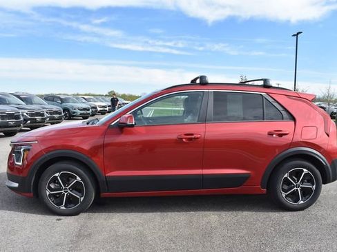 Used 2024 Kia Niro EX FWD image 6