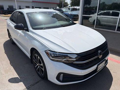 Used 2024 Volkswagen Jetta Sport FWD image 3