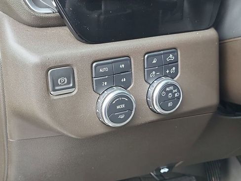 Used 2023 GMC Sierra 1500 SLT image 12