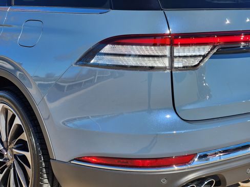 Used 2025 Lincoln Aviator Reserve w/ Illumination Package image 5