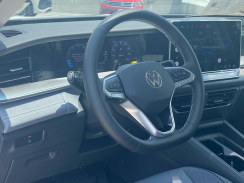 New 2026 Volkswagen Tiguan SE AWD/4WD image 3